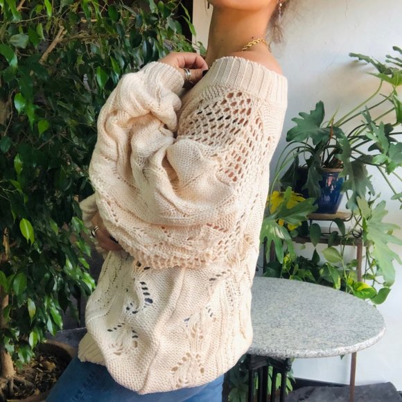 🏷 Sold | White Chunky Cable Knit Sweater - Picture 4 of 9